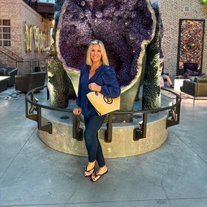 Meet your Posher, Dee